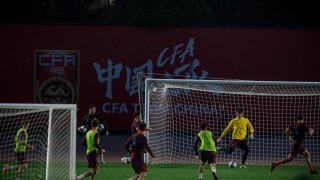 【观察】训练OR比赛，怎么就成了国足难题？