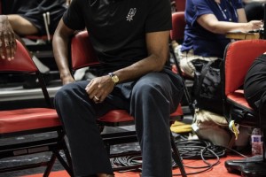 福克斯夏联场边观战！上脚个人第二代签名鞋Fox 2