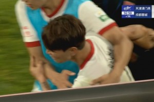 九游体育官网网页入口-看不下去了！蓉城球迷赛后留言刷屏要求俱乐部为韦世豪发声